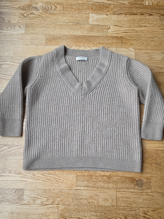 Babaton Sweaters - (S) Babaton Aritzia Taupe Ribbed V-Neck Sweater 100% Merino Wool Luxurious
